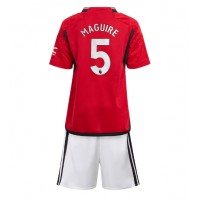 Maglie da calcio Manchester United Harry Maguire #5 Prima Maglia Bambino 2023-24 Manica Corta (+ Pantaloni corti)